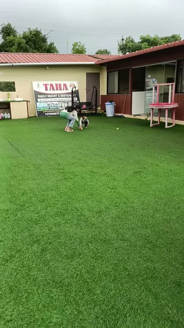 Taha Family restaurant and resort