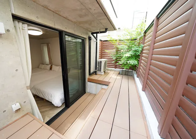 Laffitte Tokyo WEST ラフィット東京WEST