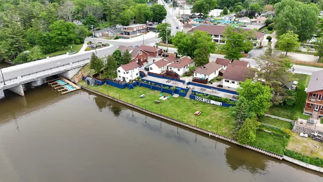 Dock Life Beach 1 - Wasaga Beach Cottage Rentals