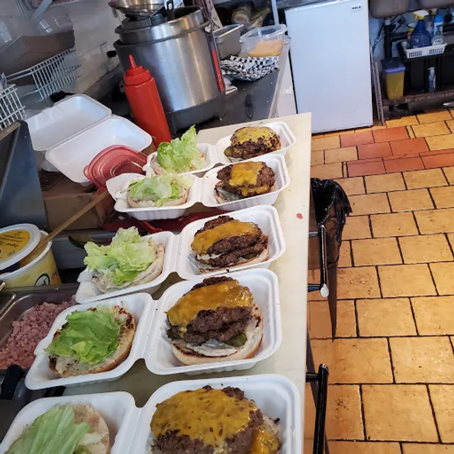 Foxy Roxy At Maymo's Fry