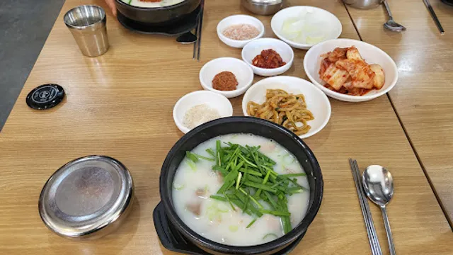 더참맛수육국밥&보쌈 조치원