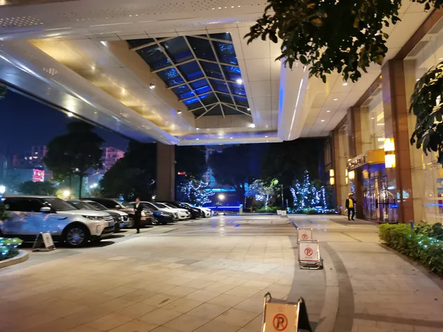 Crowne Plaza Zhongshan Xiaolan Parking Lot