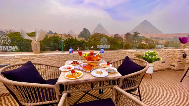 Nemes Pyramids View INN