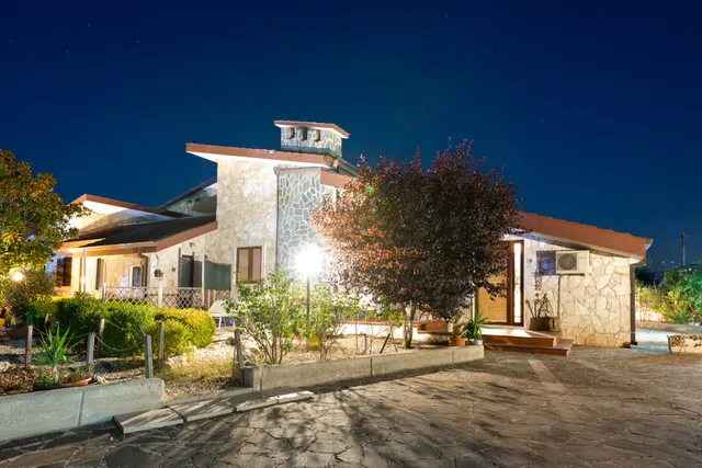 Alloggi e Case vacanze Villa Isabella | Gioia del Colle (Ba) con parcheggio interno custodito