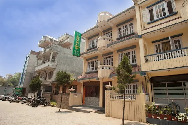 OYO 372 Hotel Happy Inn