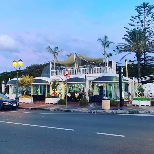 Manhattan Cafe Restaurant Bar