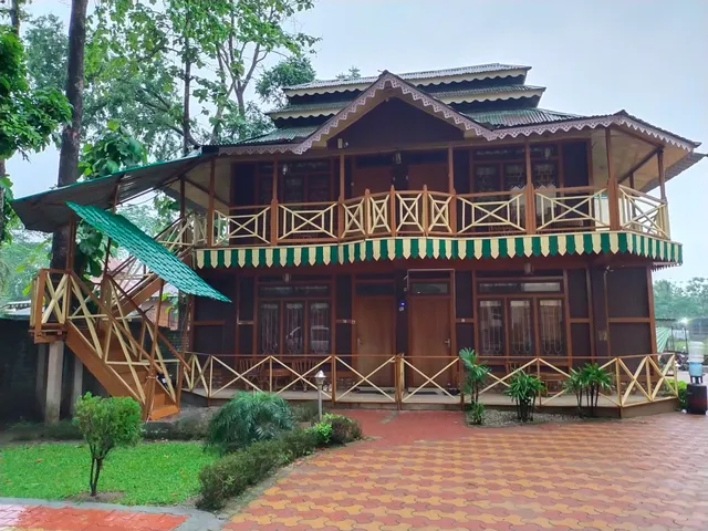 Banyan Tree Resort - Lataguri