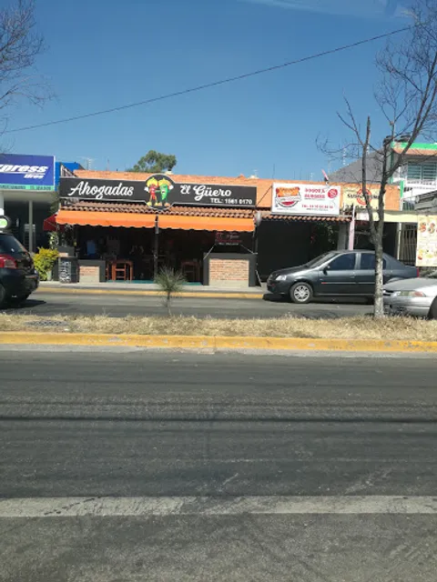 TORTAS AHOGADAS Y MICHELADAS El GÜERO