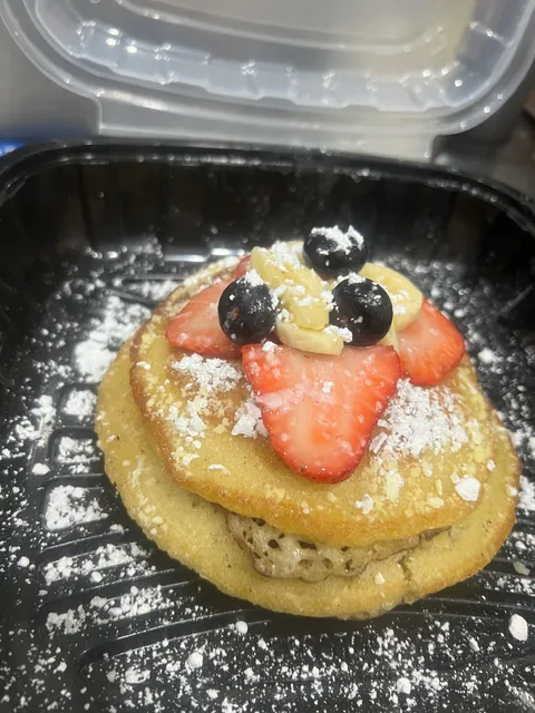 Cloudz & Cocktailz Restaurant, Bar, and Tavern