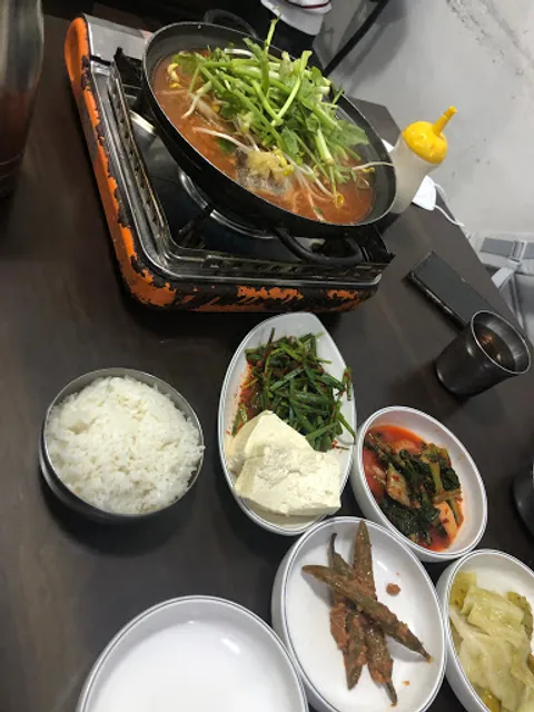 원일 대구탕 (Wonil Cod fish soup & Assorted fried fish platter)