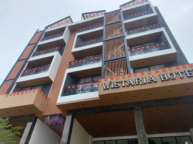 Wistaria Hotel - Pool & Massage