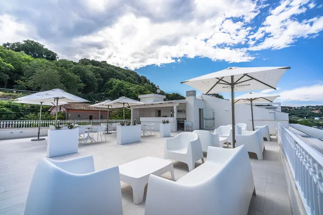 Supporter Deluxe Hotel