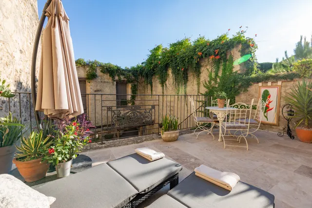 Champagne House Condom