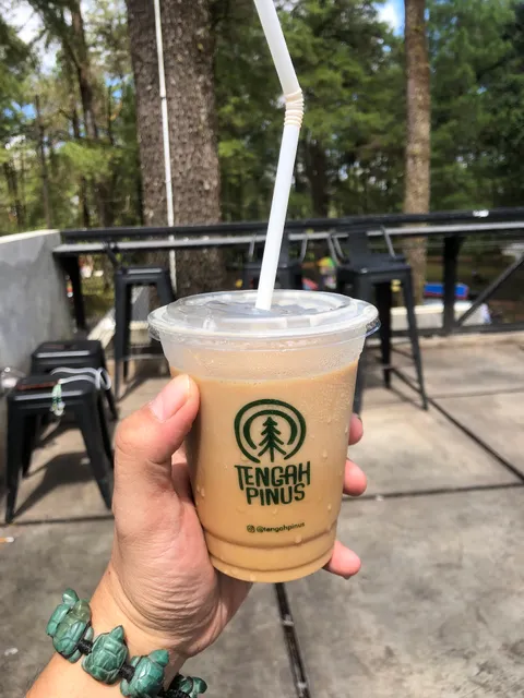 Tengah Pinus Cafe