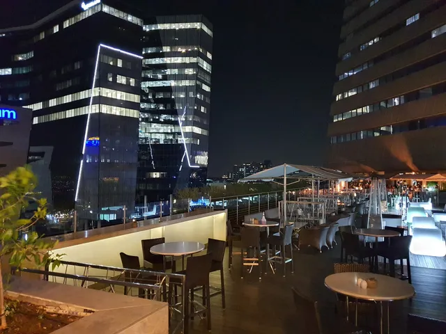 San Deck, Bar & Restaurant