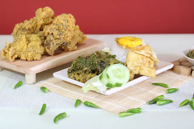 Ayam Goreng Nelongso - Trunojoyo
