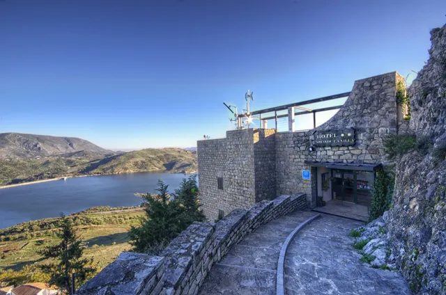 TUGASA Hotel Arco de la Villa