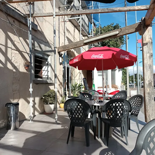 Au Petit Café L'independant Le Journal D'ici. Bar restaurant