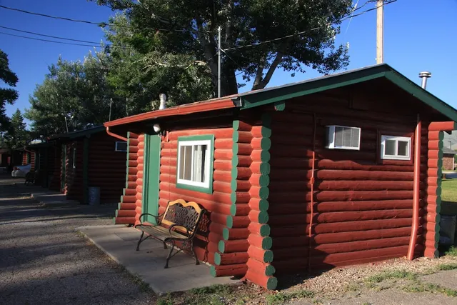Z-Bar Cabins & Motel