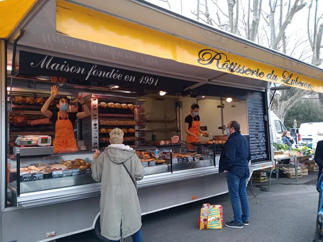 Villeneuve-Lès-Avignon Flea Market