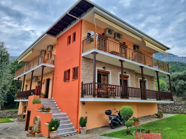 Dryades Apartments & Studios