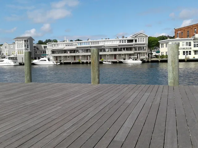 Mystic and Shoreline Visitor Information Center