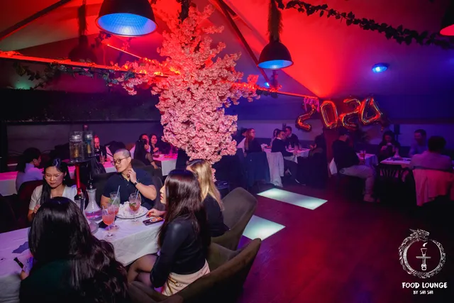 Food & Lounge by Shi-Shi