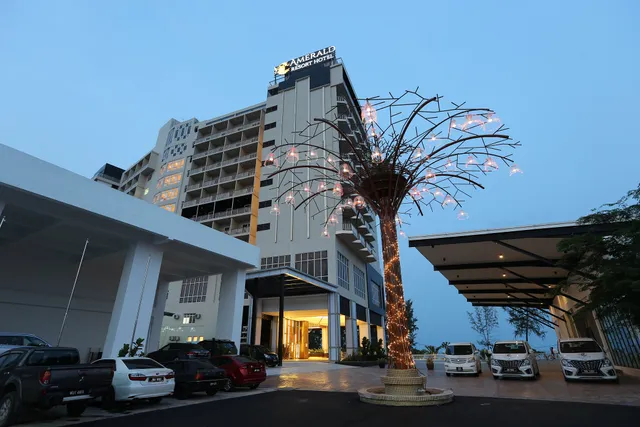 Amerald Resort Hotel