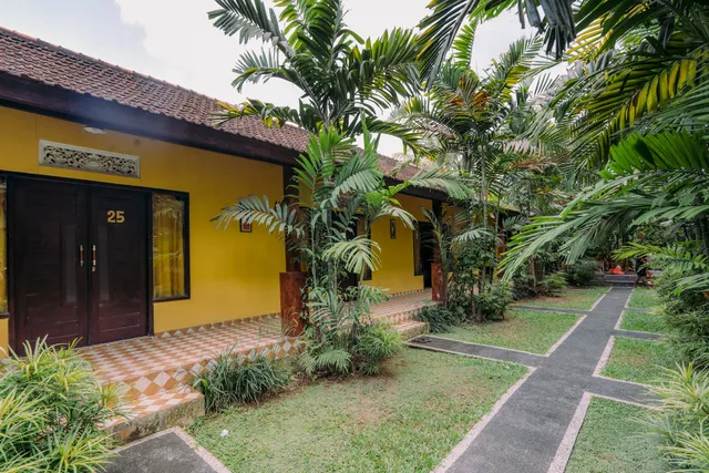 RedDoorz @ Saren Anyar Homestay Lukluk