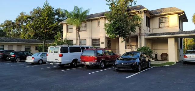 Raintree Motel & Apartments