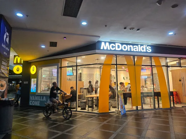 McDonald's V Hotel