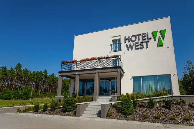 Hotel West