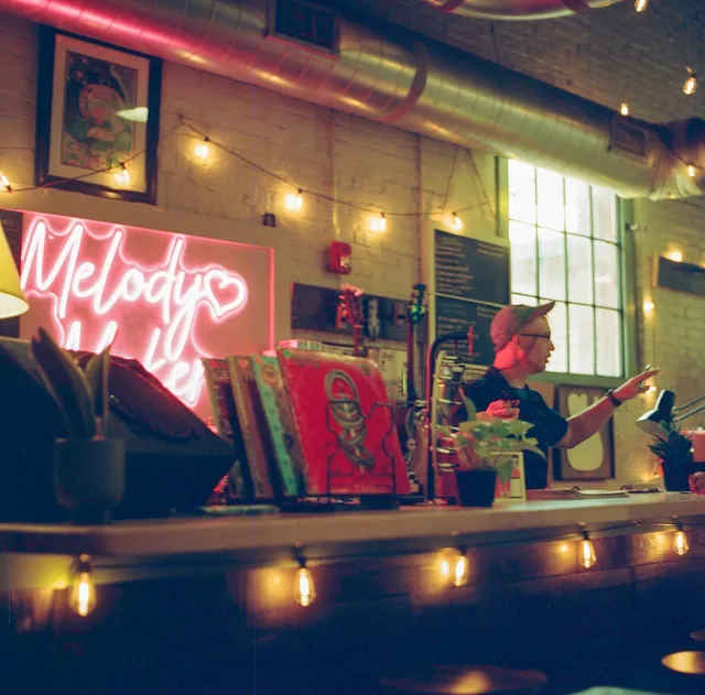 THE MELODY MAKER coffee & guitar