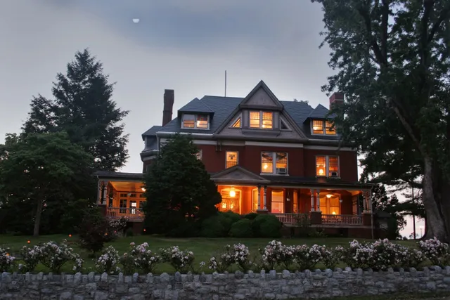 B.F. Hiestand House Bed & Breakfast