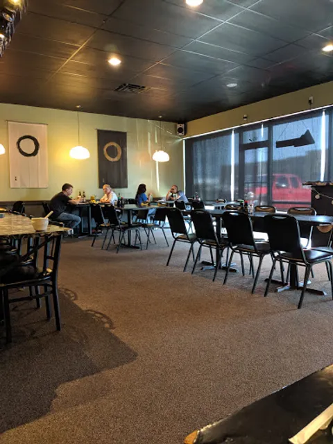 Mo Mo West Sushi Bar and Japanese Restaurant