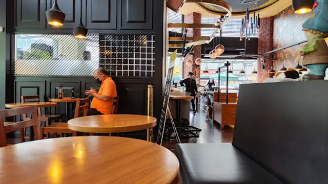 Donutes Kaohsiung Fengshan Qingnian Shop