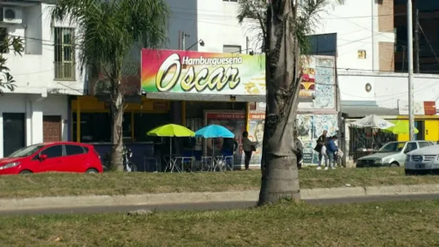 Hamburgueseria Óscar. Carro de hamburguesa en Costanera de corrientes