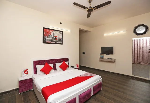 OYO 17007 Rising Inn