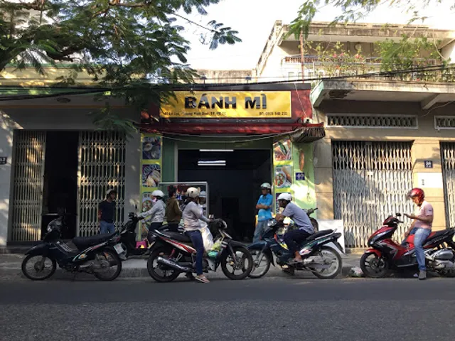 Bánh Mì cô Hiền