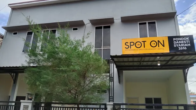 RedDoorz Syariah @ Danesti Homestay Near Bandara Sultan Hasanuddin