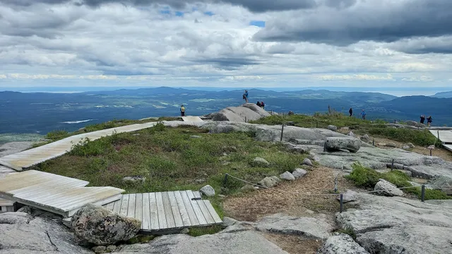 Mont-du-Lac-des-Cygnes Visitors Center