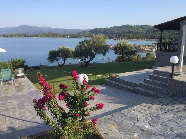 Villa Paradise - Beachfront