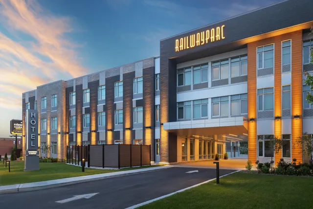 Hotel Railwayparc Montreal, Tapestry Collection by Hilton