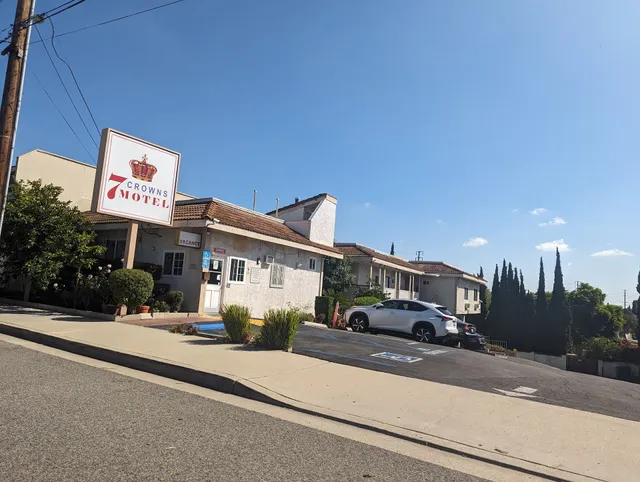 7 Crowns Motel