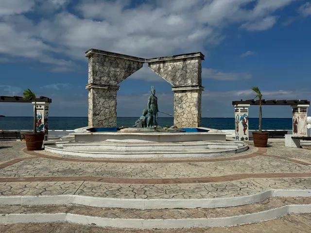 Malecon Arco Maya