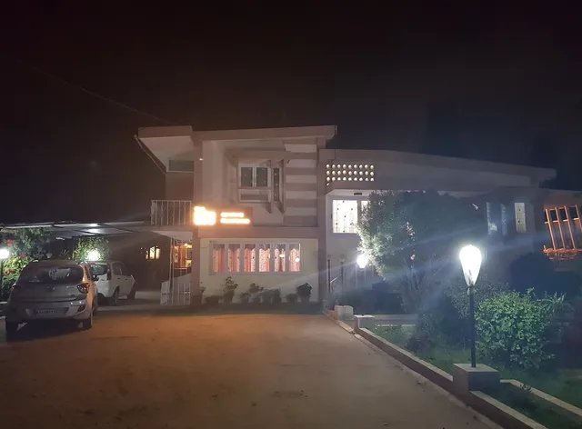 OYO 4303 Flora Home Stay