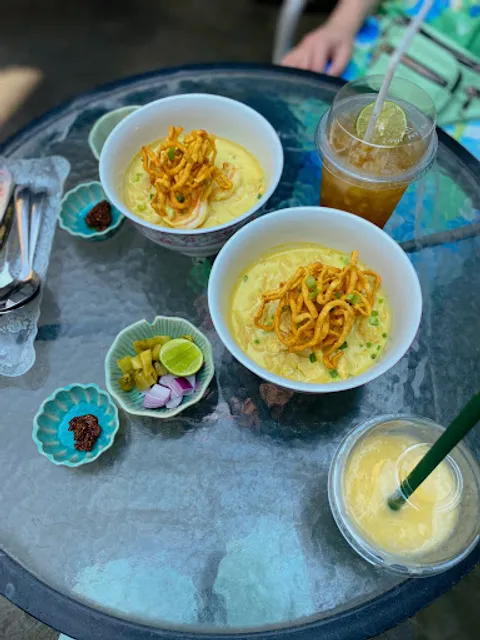 Nok Kafe / Home Cooked Vegetarian and Thai Food