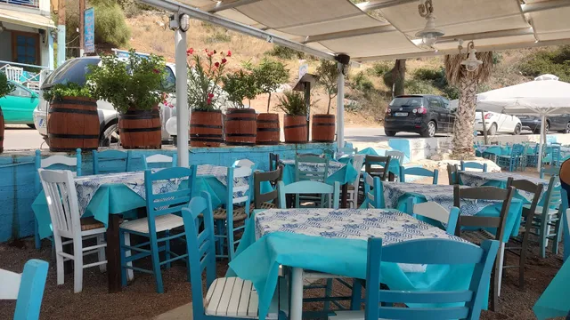 Ταβέρνα Ούνα Φάτσα Ούνα Ράτσα