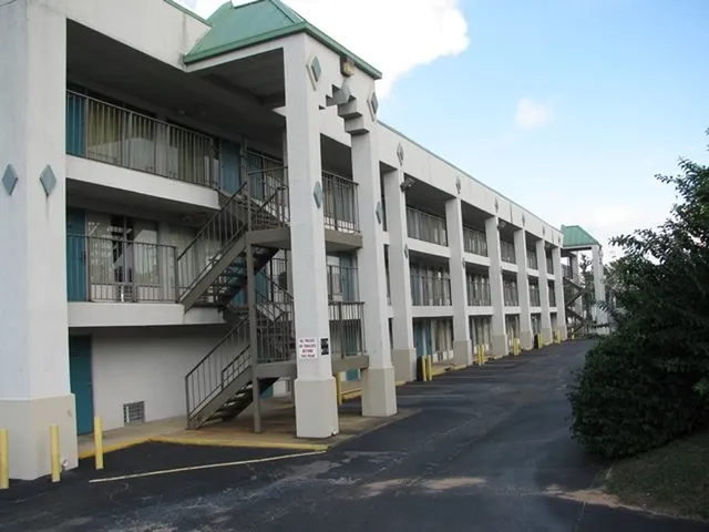 Studio 45 Suites Jackson, TN