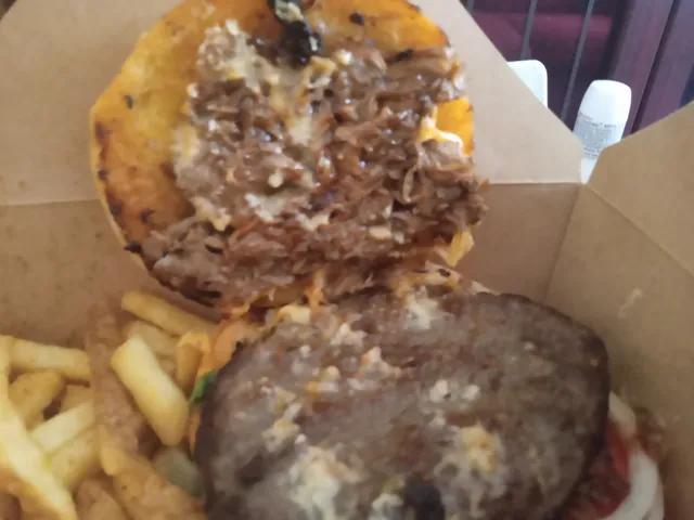 Bare grillz street food